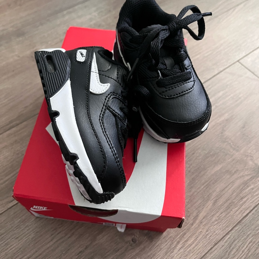 Nike Kids Black/White Airmax 90